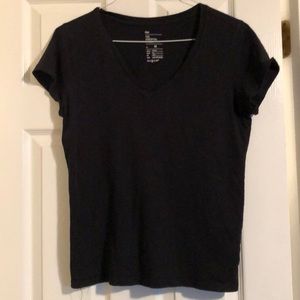 GAP Essential V-neck T-shirt